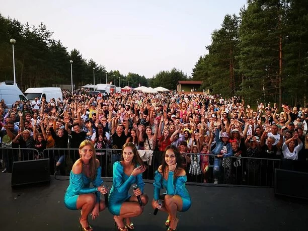 Prześliczne dziewczyny ze Szpilek zapozowały w krótkich miniówkach! ”Wow ale piękności!” - komentują fani disco polo! 