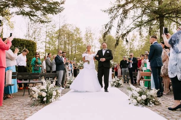 Paula Karpowicz z Topky ujawnia, ile kosztował jej ślub! Kwota może przyprawić o zawrót głowy

