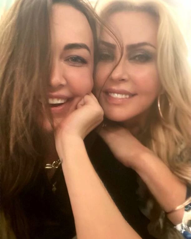 Niesamowite Podobieństwo - Teresa Werner i Jej Córka Zachwycają na Instagramie