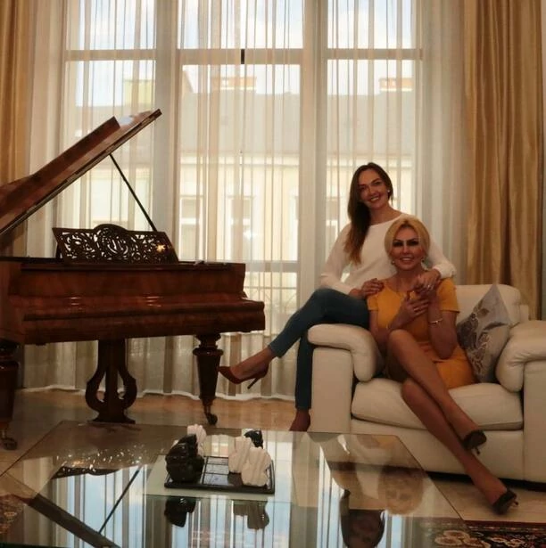 Niesamowite Podobieństwo - Teresa Werner i Jej Córka Zachwycają na Instagramie