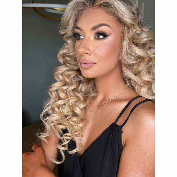 Piękny makijaż, cudowna fryzura! Małgorzata Główka Camasutra zachwyca! Wygląda przepięknie! 