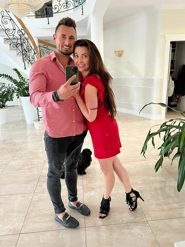 Marek Biedrzycki Effect pozuje z piękną żoną! Urocze zdjęcie gwiazdora disco polo zapiera dech w piersiach!
