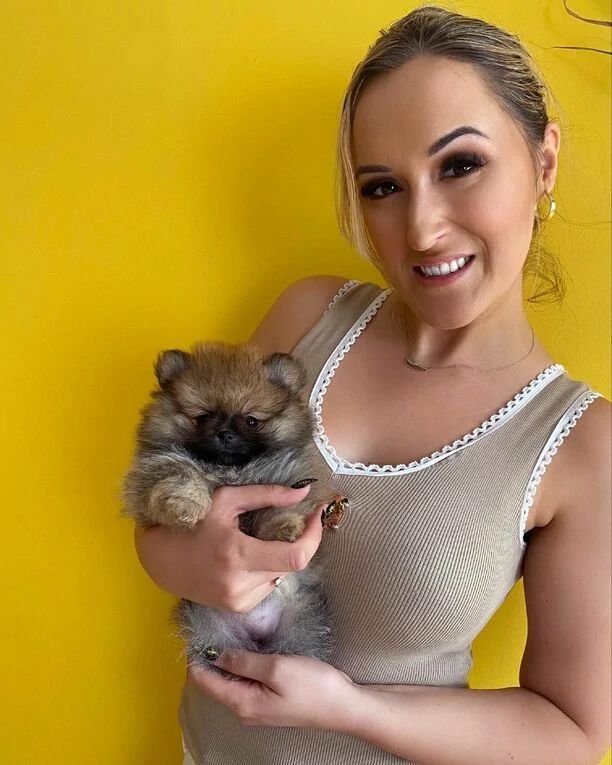 Boska wokalistka disco polo szokuje odważnym dekoltem! Gwiazda za kilka dni bierze ślub! 