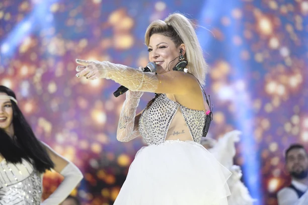 Widziała to cała Polska! Magda Narożna znów na ustach wszystkich! Wszystko przez stój na Sylwestrze Marzeń z Dwójką! 