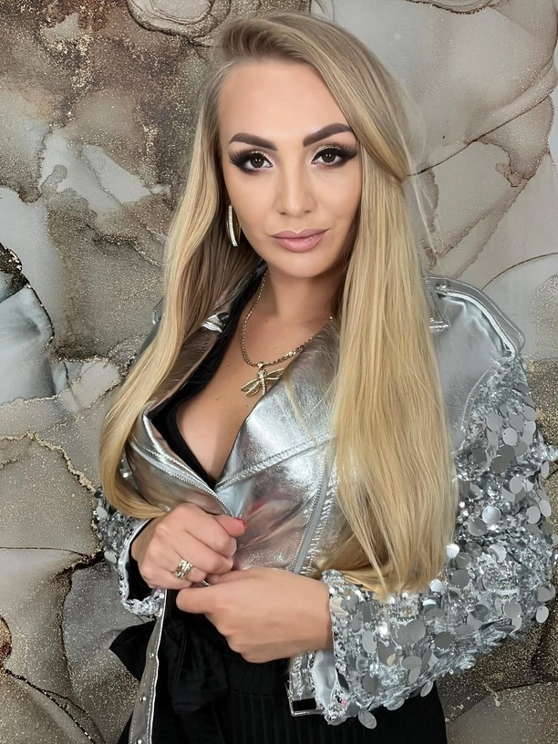 Joanna Narożna z Pięknych i Młodych olśniewa w lawendowej stylizacji. Jej najnowsze zdjęcia to kwintesencja elegancji i trendów?!