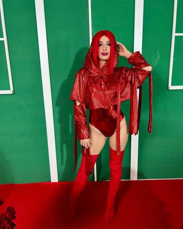 Gwiazda disco polo rozgrzała internautów bardzo odważną stylizacją! Odsłoniła naprawdę sporo!