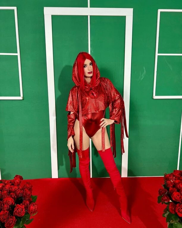 Gwiazda disco polo rozgrzała internautów bardzo odważną stylizacją! Odsłoniła naprawdę sporo!