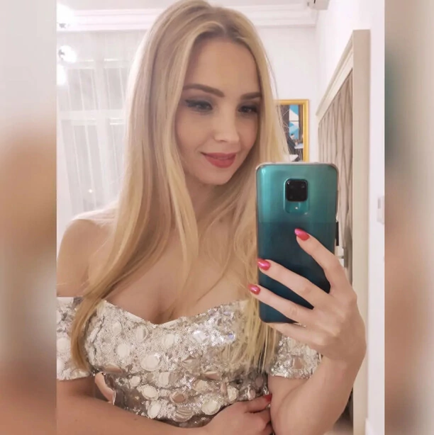 Natalia Siemieniecka z zespołu Top Girls w gorącej odsłonie! Gwiazda disco polo odważnie odsłoniła biust! Fani w szoku!