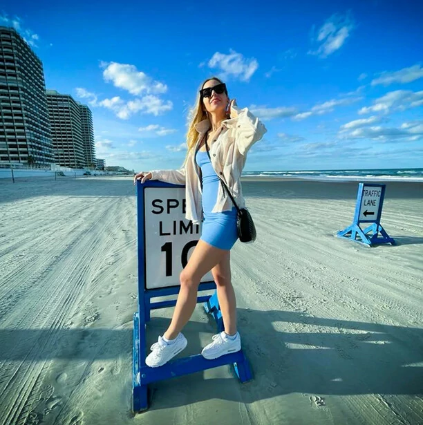 Natalia Siemieniecka z zespołu Top Girls w gorącej odsłonie! Gwiazda disco polo odważnie odsłoniła biust! Fani w szoku!