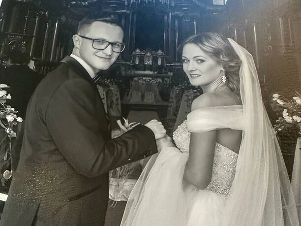 Wzruszające wyznanie na rocznicę ślubu! Kuba Urbański z Playboys świętuje 9 lat miłości z Eweliną! 