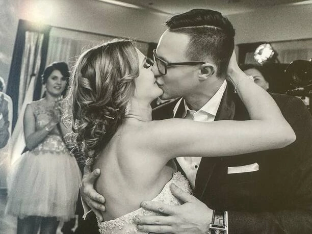 Wzruszające wyznanie na rocznicę ślubu! Kuba Urbański z Playboys świętuje 9 lat miłości z Eweliną! 