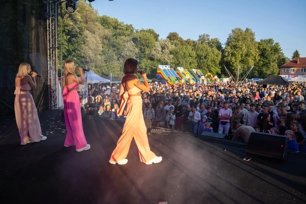 Top Girls Podbijają Scenę Disco Polo! Zobacz Relację z Koncertu w Obrażejowicach
