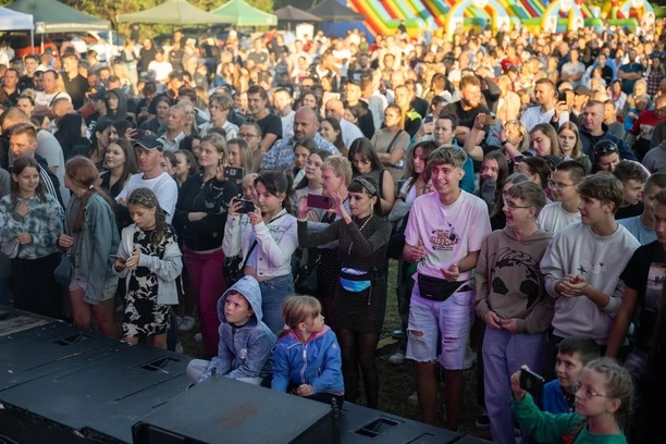 Top Girls Podbijają Scenę Disco Polo! Zobacz Relację z Koncertu w Obrażejowicach
