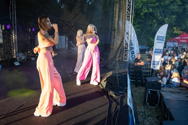 Top Girls Podbijają Scenę Disco Polo! Zobacz Relację z Koncertu w Obrażejowicach
