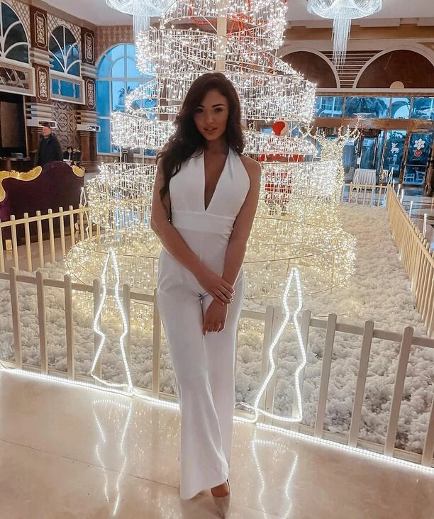 Zjawiskowo piękna wokalistka disco polo odważnie pokazała swoje wdzięki! Zmysłowe kadry rozpalają zmysły fanów!