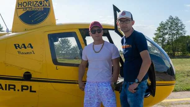 Gwiazdor disco polo przyleciał na koncert helikopterem! To prywatna maszyna Skolima?