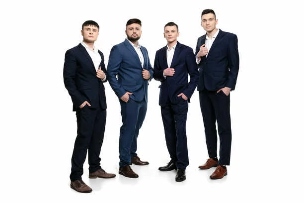 Gwiazdy disco polo zaskakują stylizacjami na sezon 2023! Te garnitury to HIT?! 