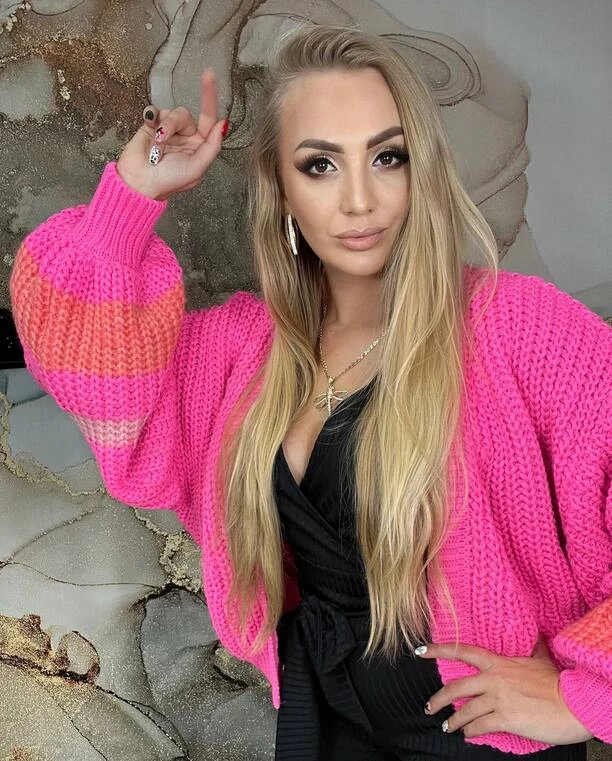 Czarujący uśmiech i głęboki dekolt! Joanna Narożna zachwyca!