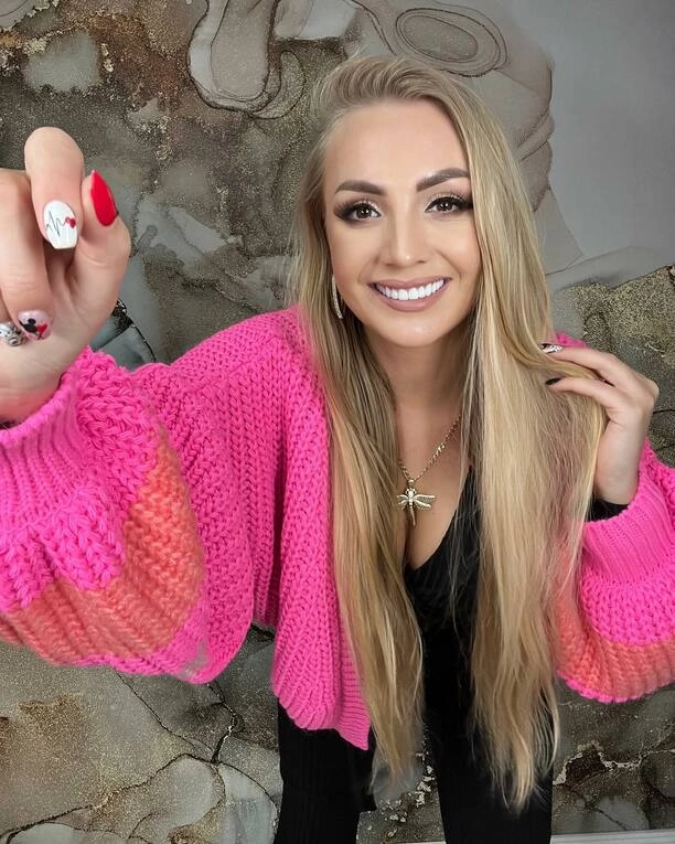 Czarujący uśmiech i głęboki dekolt! Joanna Narożna zachwyca!