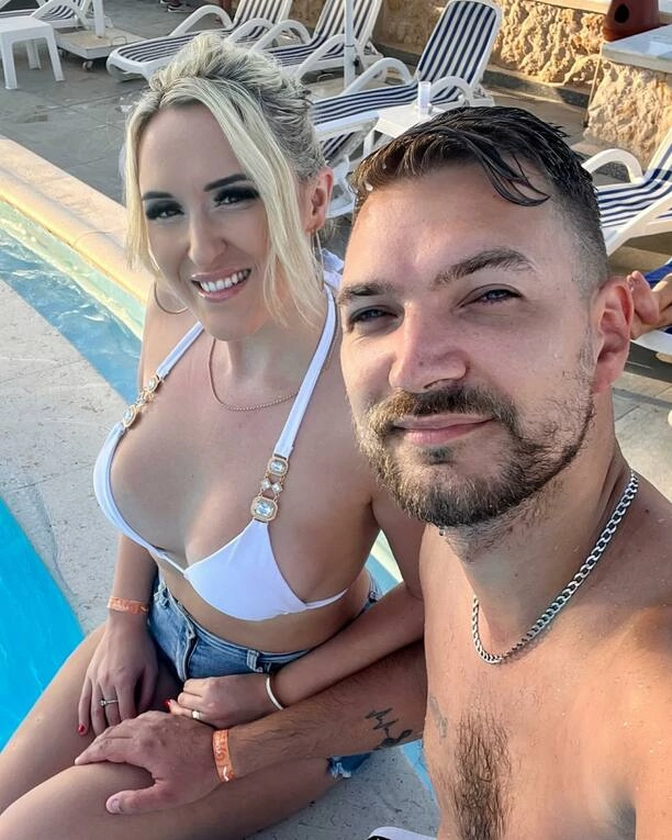 Jesika z disco polo kusi na wyjeździe: Gorące kadry zza granicy!

