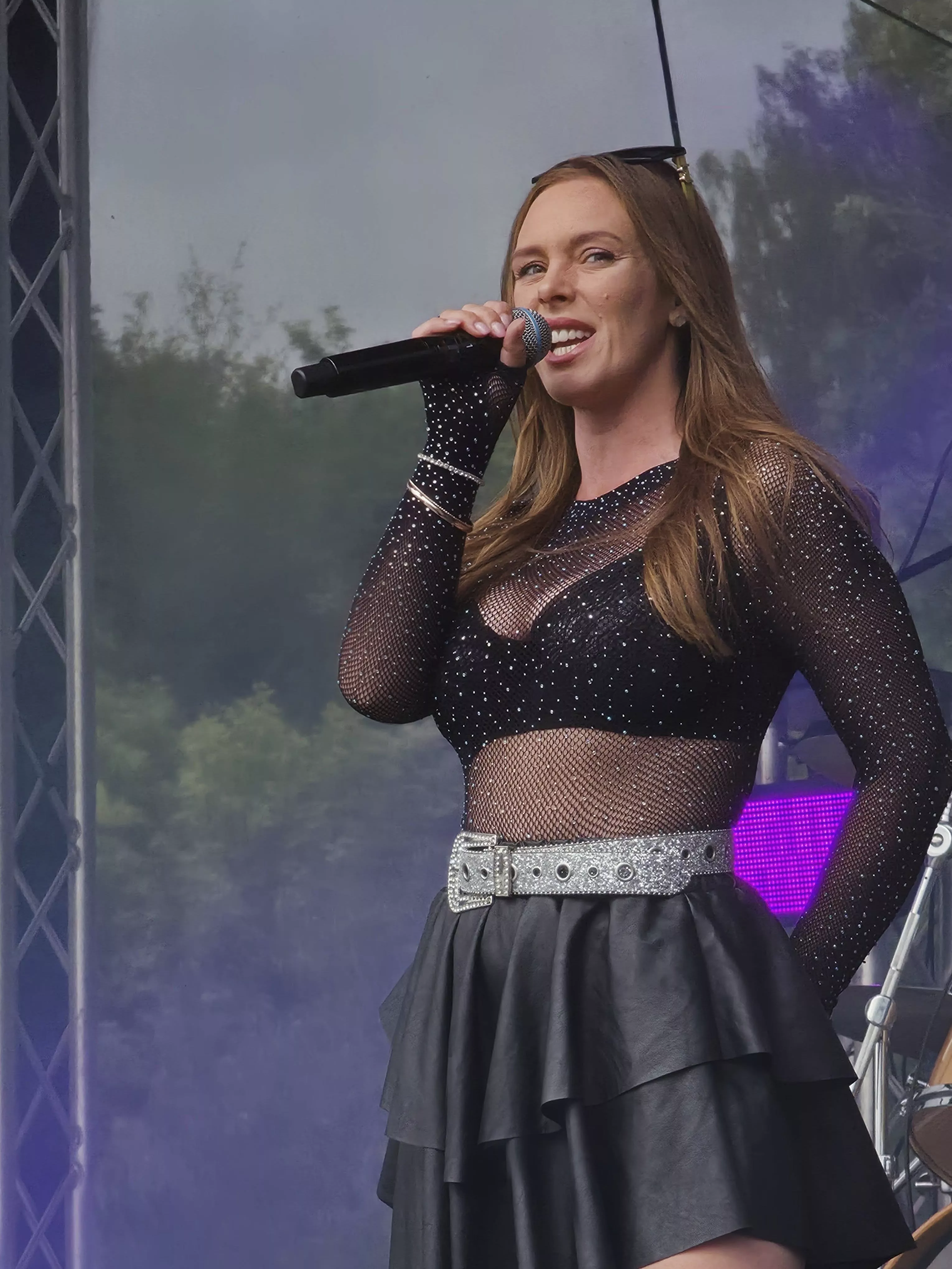 Odważniej się nie dało? Nikola Raczko z Top Girls w prześwitującej siateczce rozgrzała koncert