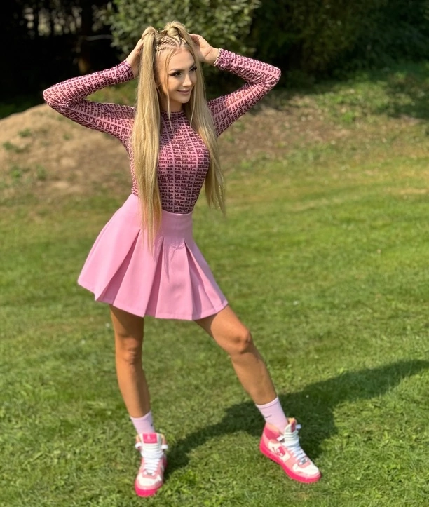 Joanna Narożna kusi w odważnej stylizacji! Zobacz zdjęcia żony Dawida Narożnego, które podbijają Instagram i wzbudzają emocje!