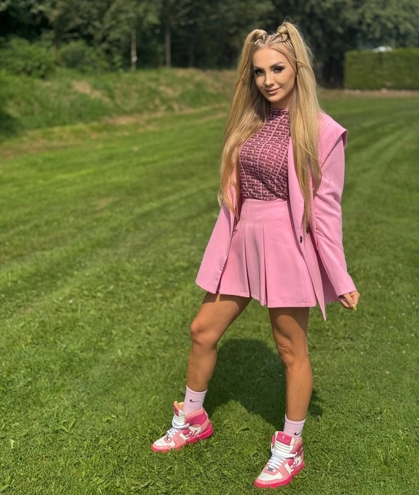 Joanna Narożna kusi w odważnej stylizacji! Zobacz zdjęcia żony Dawida Narożnego, które podbijają Instagram i wzbudzają emocje!