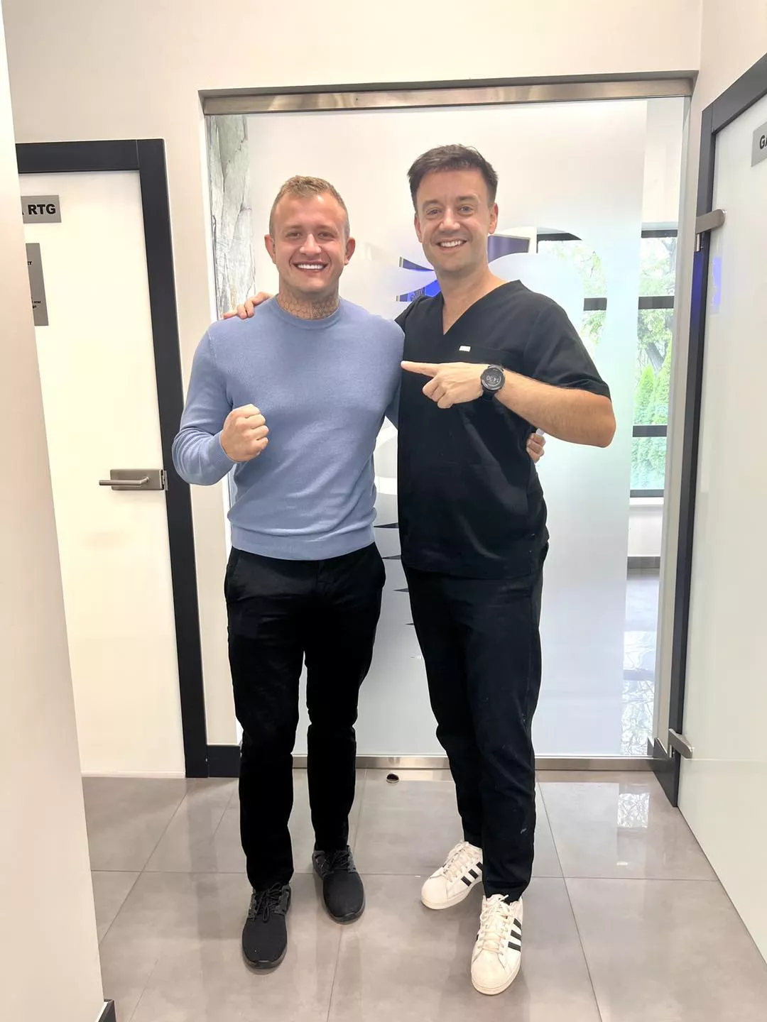 Bezczelny skok na uśmiech za 30 tysięcy. Dentysta Luxona i Dawida Narożnego Dr. Trafidło oszukany!