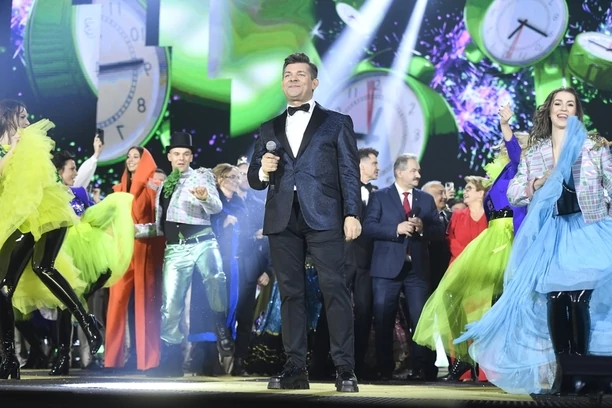 Oglądaliście?! Tak Zenon Martyniuk zaskoczył podczas Sylwestra Marzeń z Dwójką! Genialny występ króla disco polo przejdzie do historii!
