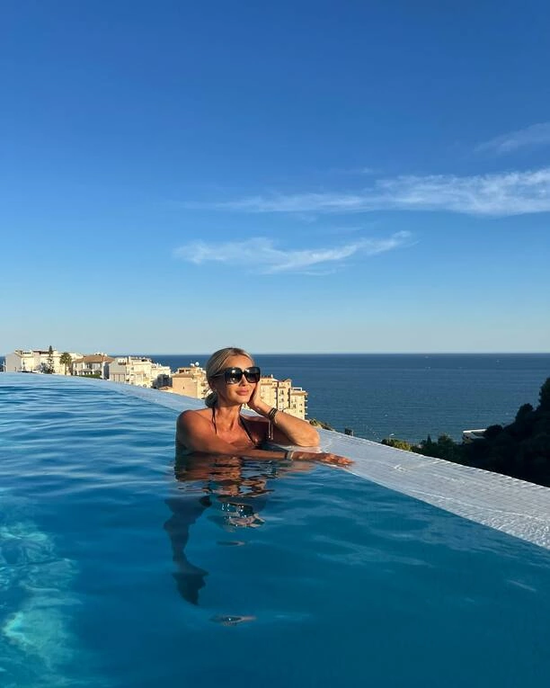 Monika Chwajoł chwali się krągłościami w skąpym bikini na wakacjach w Hiszpanii! Gwiazda, przygotowała dla fanów coś wyjątkowego! 