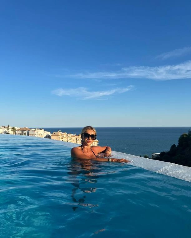 Monika Chwajoł chwali się krągłościami w skąpym bikini na wakacjach w Hiszpanii! Gwiazda, przygotowała dla fanów coś wyjątkowego! 