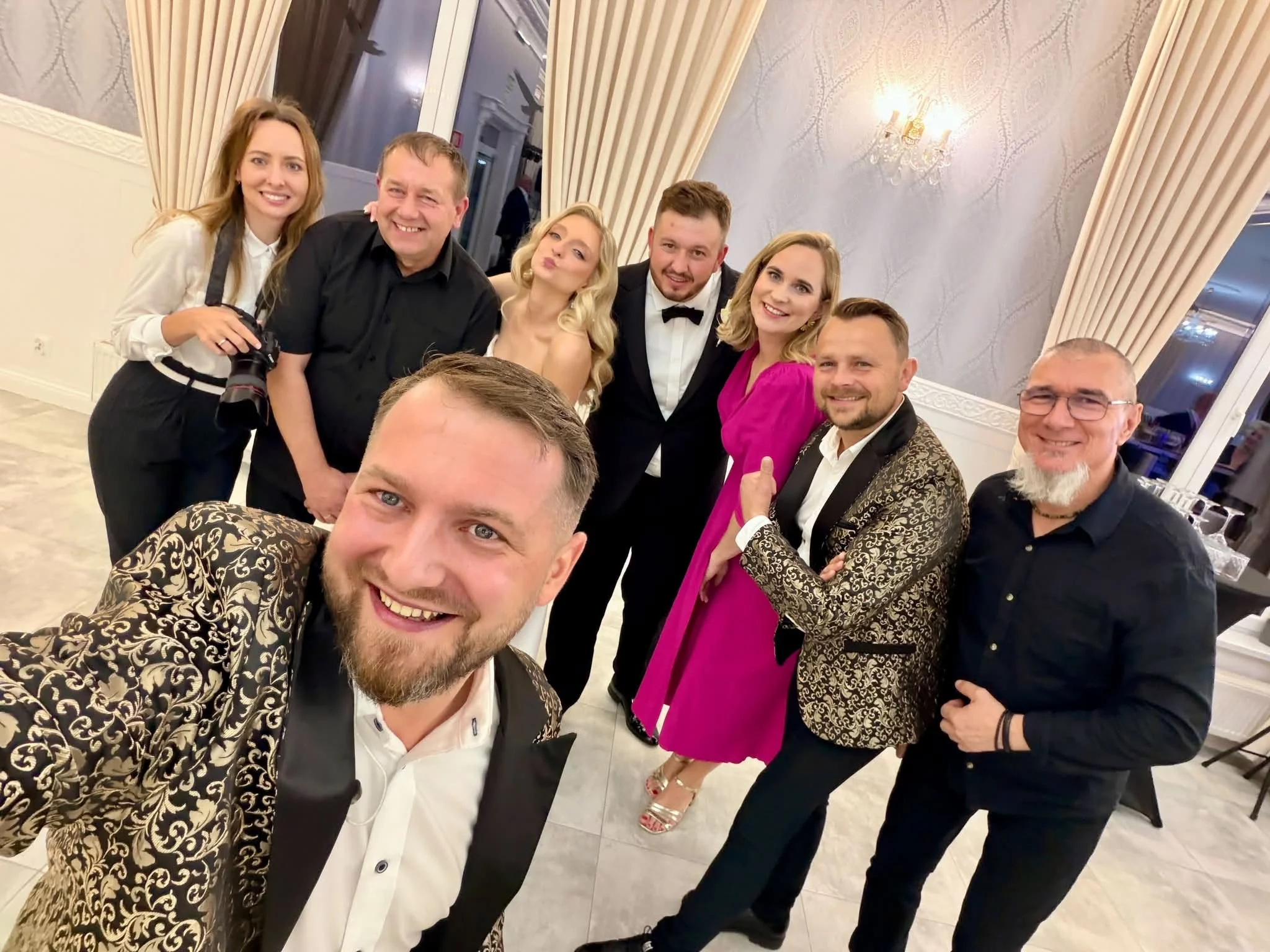 Wesele z zespołem Selfie. Panna młoda posłała buziaka!