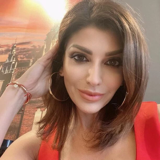 Nowa wokalistka zespołu Top Girls zachwyca odsłoniętym biustem! Gorący widok gwiazdy disco polo rozpalił zmysły fanów! 