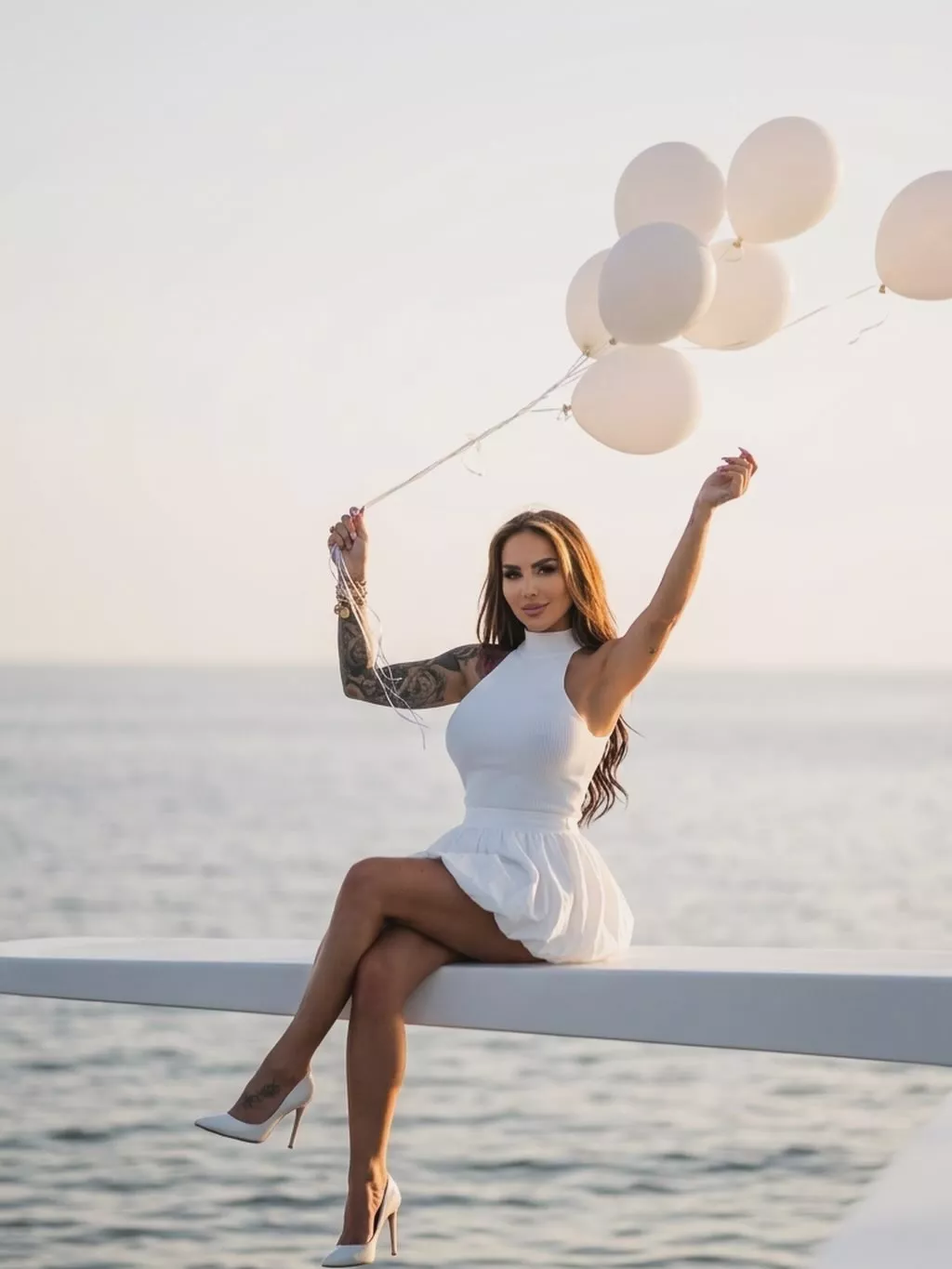 Klaudia Zielińska w mini sukience nad morzem. Te nogi to widok, którego fani nie zapomną