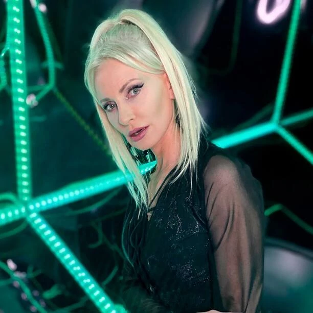 Tylko u nas! Znana wokalistka disco polo Elwira Mejk zdecydowała się na solową karierę! Gwiazda zaskakuje premierą! 