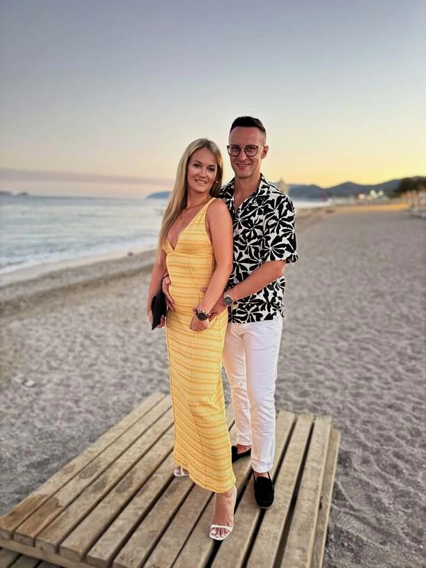 Oszałamiająca żona Kuby Urbańskiego z Playboys przyciągnęła uwagę w gorącej sesji