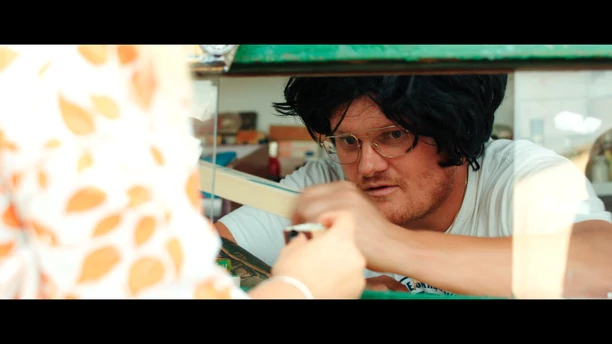 Policja na planie teledysku disco polo?! Funkcjonariuszka zatrzymała mechanika! 