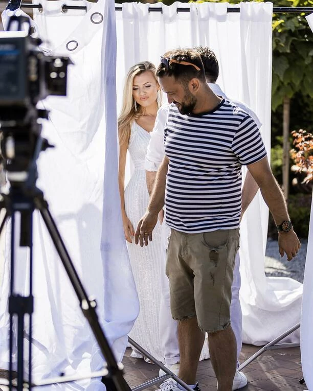 Przepiękna blondynka u boku Marcina Millera! Gwiazdor disco polo podbije nowością „Zapamiętaj mnie„ rynek muzyczny?! 