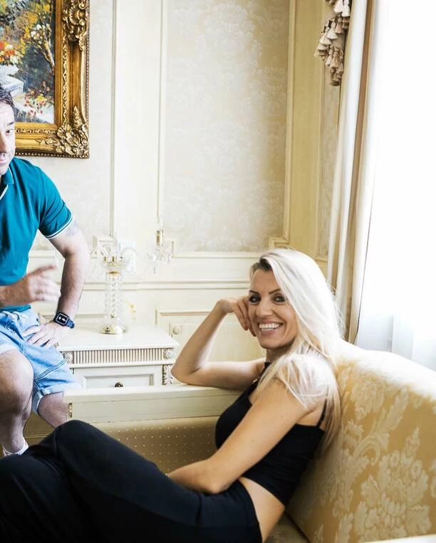 Przepiękna blondynka u boku Marcina Millera! Gwiazdor disco polo podbije nowością „Zapamiętaj mnie„ rynek muzyczny?! 