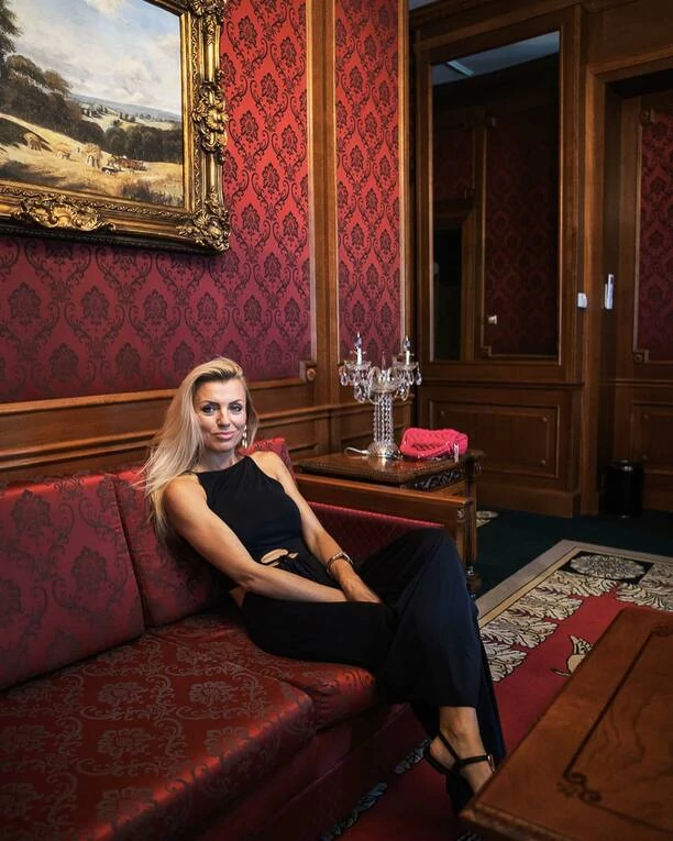 Przepiękna blondynka u boku Marcina Millera! Gwiazdor disco polo podbije nowością „Zapamiętaj mnie„ rynek muzyczny?! 