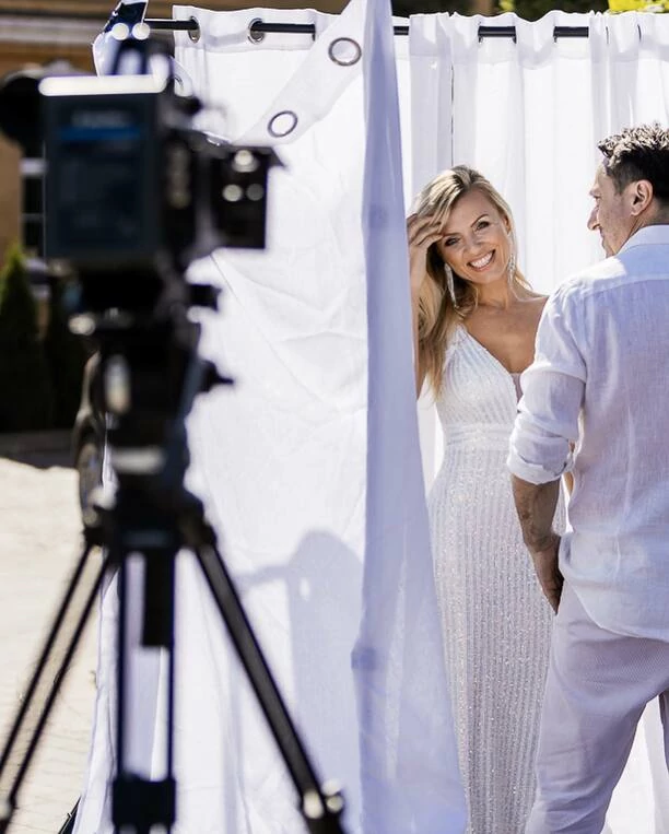 Przepiękna blondynka u boku Marcina Millera! Gwiazdor disco polo podbije nowością „Zapamiętaj mnie„ rynek muzyczny?! 