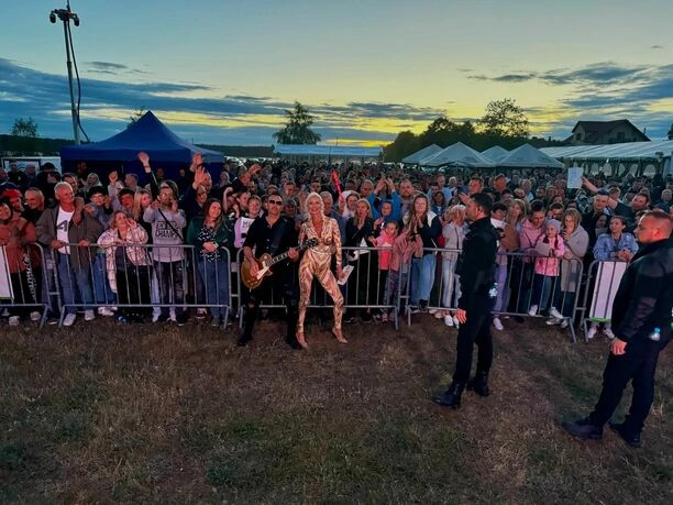 Taką energię mają najlepsi?! Super Koncert gwiazd disco polo Mejk w Miejscowości Linie: Niezapomniana Zabawa! 