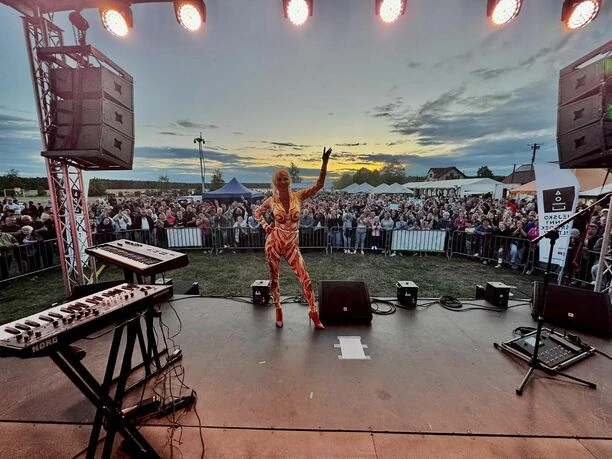 Taką energię mają najlepsi?! Super Koncert gwiazd disco polo Mejk w Miejscowości Linie: Niezapomniana Zabawa! 