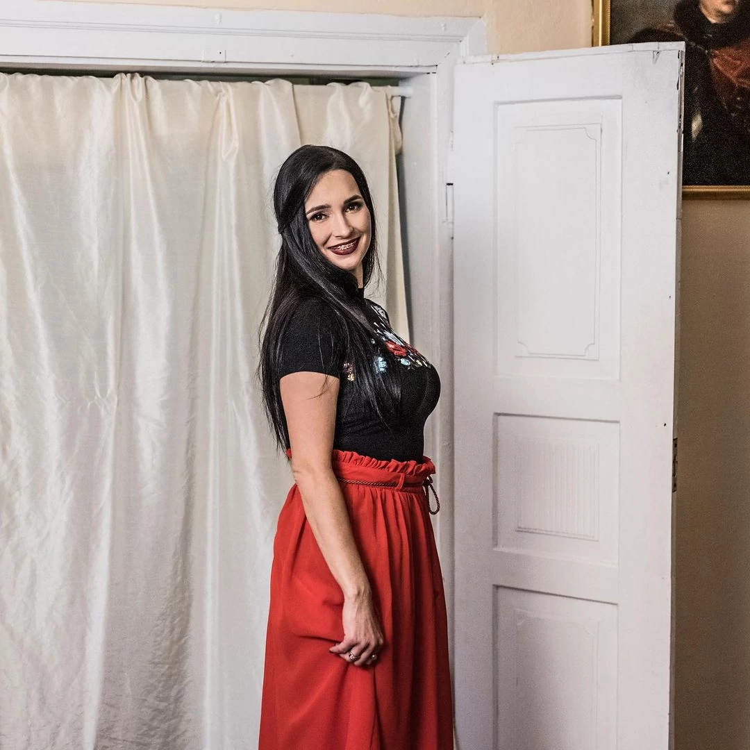 Cudowne nogi i ponętny strój! Emilia Sanecka z Daj to Głośniej zachwyca olśniewającymi stylizacjami! Fani nie mogą wyjść z podziwu!