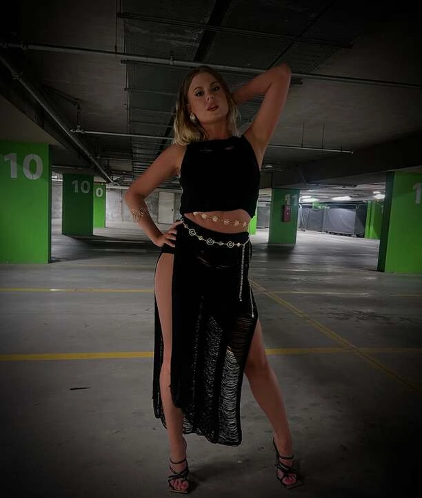 Szpilki, mocne rozcięcie! Sexy Marlena Sztando kusi nowym zdjęciem i zachwyca fanów!