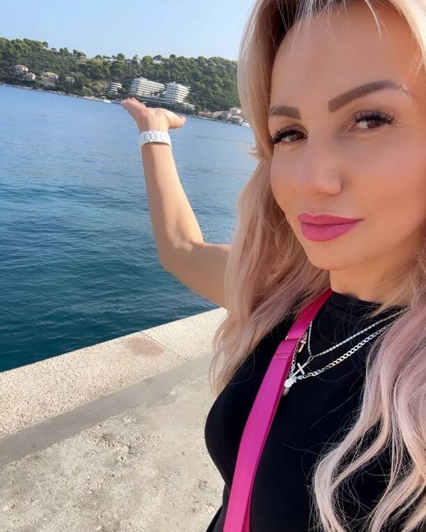 Agnieszka Drewnicka z zespołu Exaited na wakacjach w Chorwacji! - Pełna relacja z wyjazdu gwiazdy disco polo!

