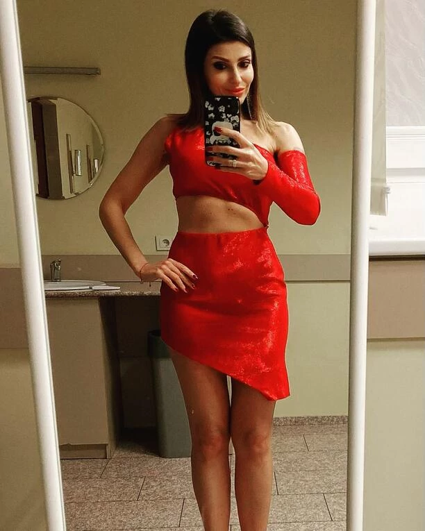 Kobiecy IDEAŁ?! Kasia Grabowska z Top Girls zniewala w seksownej stylizacji! Tak gwiazda disco polo wyszła na scenę! Fani „Wyglądasz Bosko„