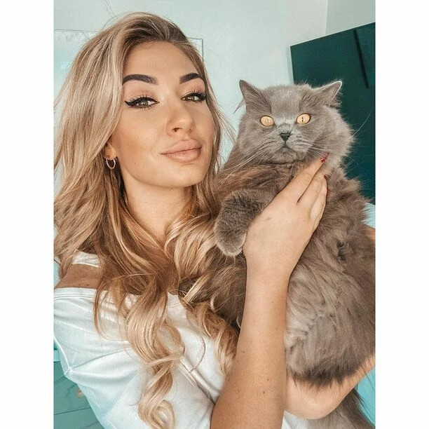 Zakochana bez granic?! Popularna wokalistka disco polo na zdjęciu ze swoją ukochaną kocicą! 