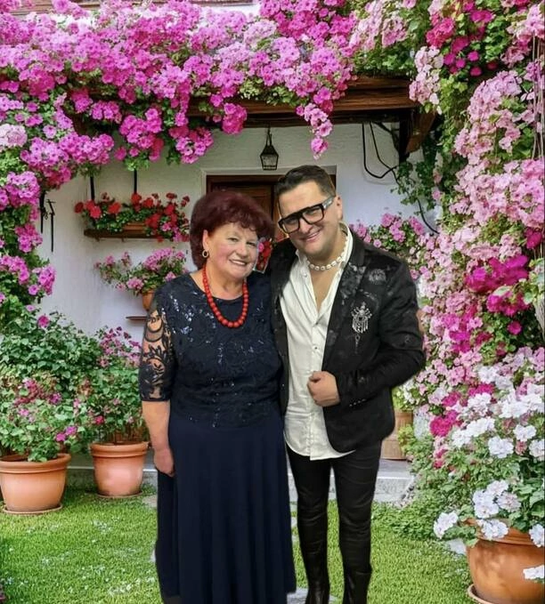 Kordian pokazał mamę! Fani nie mogli uwierzyć, jak bardzo są do siebie podobni

