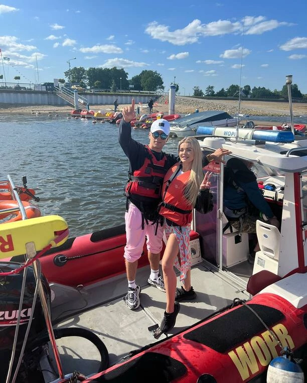 Skolim w objęciach pięknej blondynki! Kim jest tajemnicza kobieta?! To znana gwiazda Polo TV